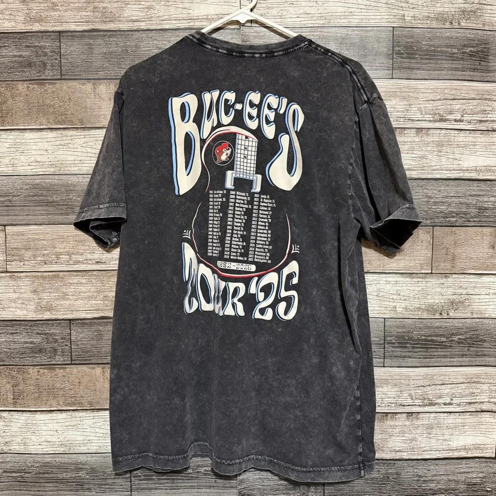 Buc-ee’s Tour 25 Graphic T Shirt Acid Wash Guitar 1982–2025 Men’s XL Gray Black - Picture 4 of 5